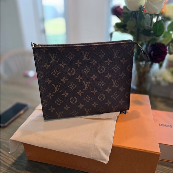 louis vuitton POCHE TOILETTE NM - Picture 3 of 5